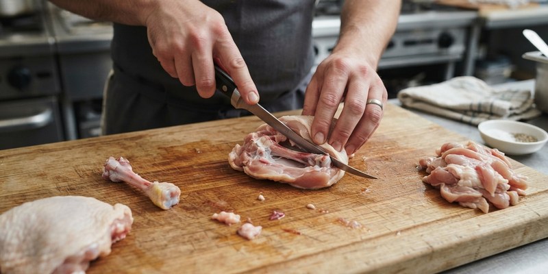 deboning chicken thigh on